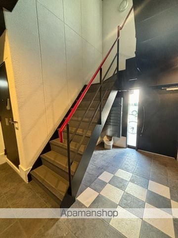 エヌエムスワサントドゥウエストの内装写真