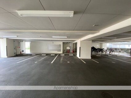 ソフィアコート光町[2K/42.8m2]の駐車場