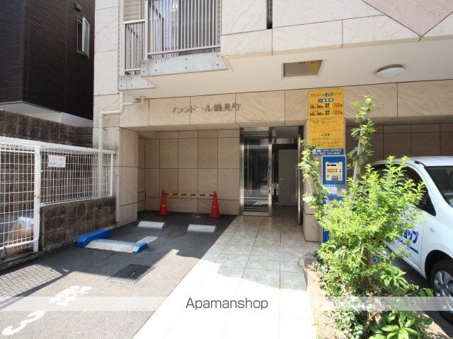 グランドール鶴見町の玄関写真