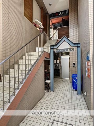 プティ・ハイム本町の玄関写真