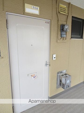 佐治ビルの玄関写真