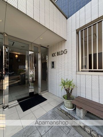 KK BLDGの玄関写真