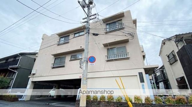石関マンションの外観写真
