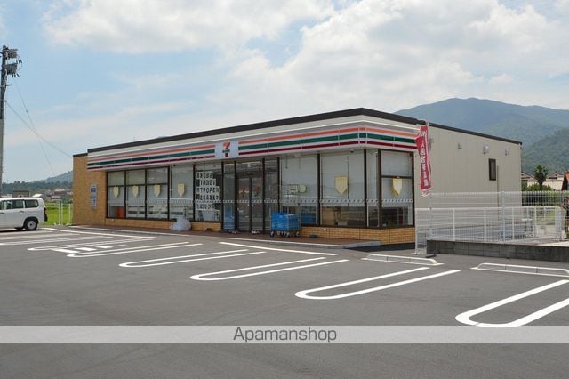 CARLAの周辺写真