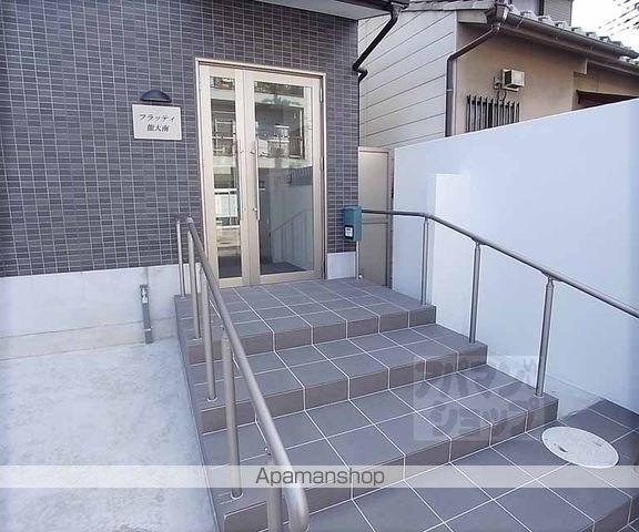 フラッティ龍大南の玄関写真