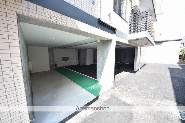 メニーズコート元町北の玄関写真