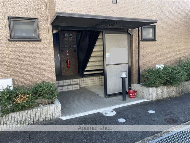 ハイカムール庭井の玄関写真