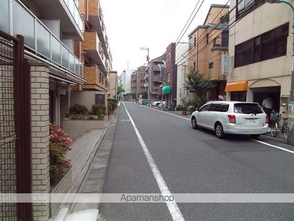 エスティメゾン四谷坂町[1LDK/41.49m2]の周辺2