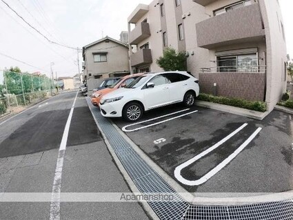 フィオーレ三吉[1LDK/42.04m2]の駐車場1