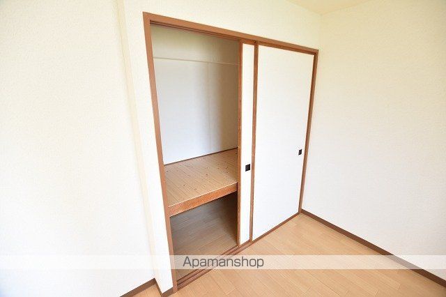 ロイヤルハイツ杉田の内装写真