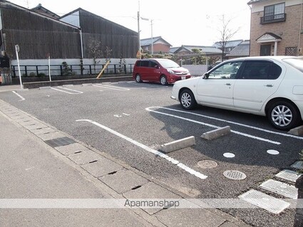 Ａｐｒｉｃｏｔ　Ｈｏｕｓｅ　Ａ・Ｂ[2DK/57.96m2]の駐車場1