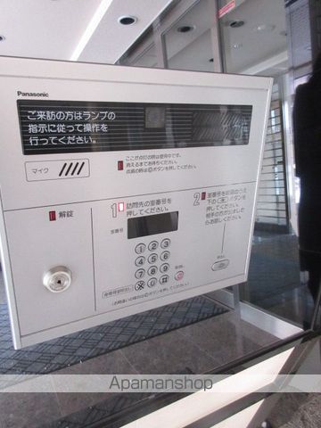ライオンズマンション知事公館前の玄関写真