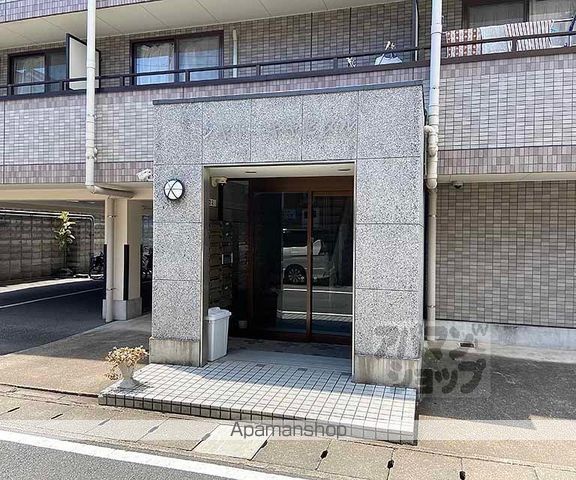 シャトーキャピタルの玄関写真