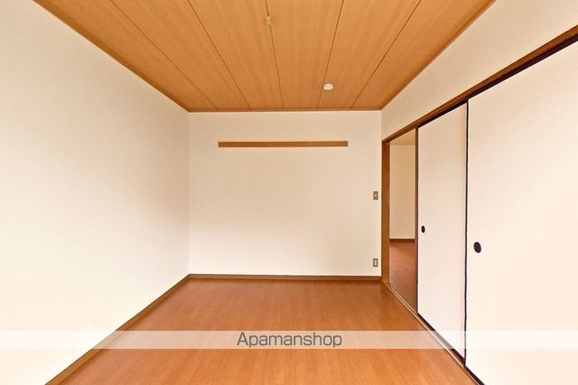 セジュール島本の内装写真
