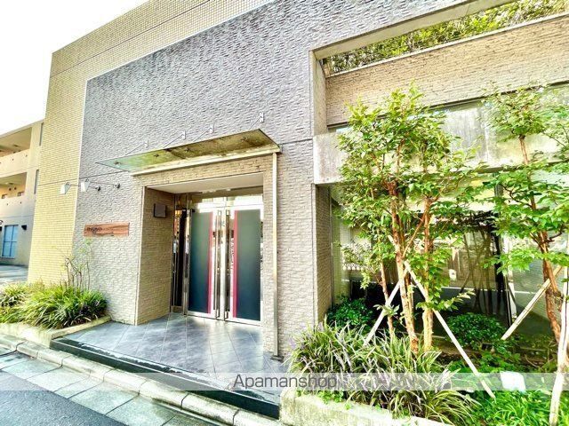 レジディア西新宿IIの玄関写真