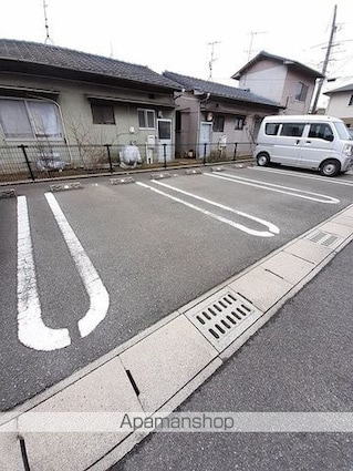 クオーレ　Ｂ[1R/32.9m2]の駐車場1
