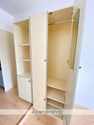 メゾン・ド・栗林公園[1R/18m2]の収納