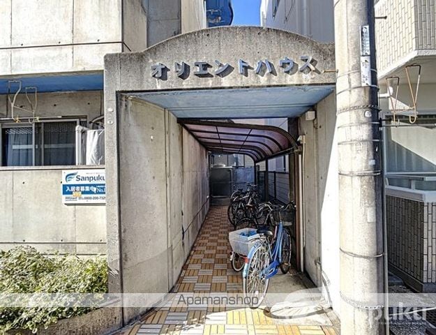 オリエントハウスの玄関写真