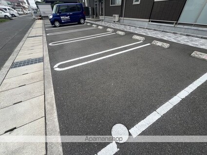プレンティー新徳田[1LDK/51.97m2]の駐車場