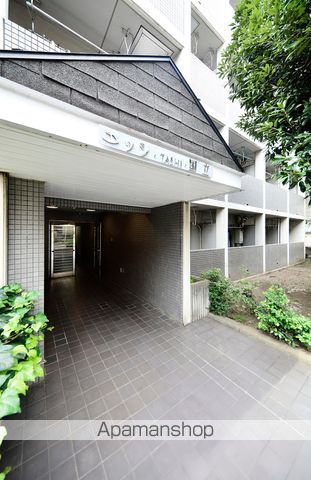 タッシ国立の外観写真