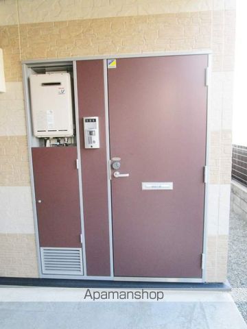 レオパレスレオーノ古府中の玄関写真