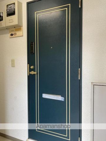 エクセル鐙西の玄関写真
