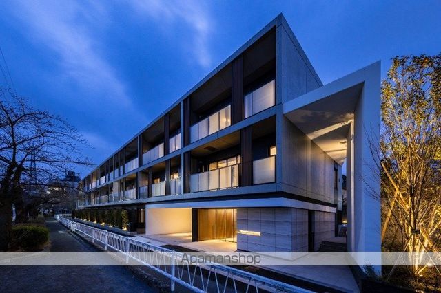 ピアース都立大学の外観写真