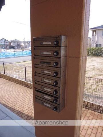 イーストヒルズの玄関写真