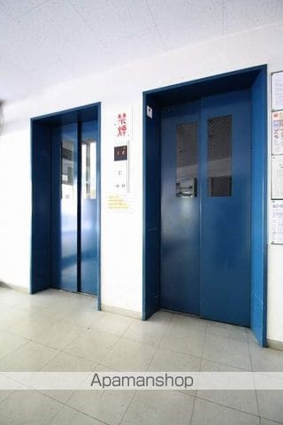 ロイヤルレインボー平岸 B棟の玄関写真