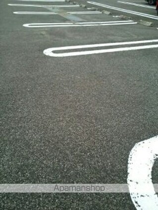 カトル・セゾン　Ⅱ[1LDK/45.72m2]の駐車場1