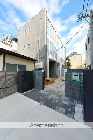 サリースマイル参番館の玄関写真