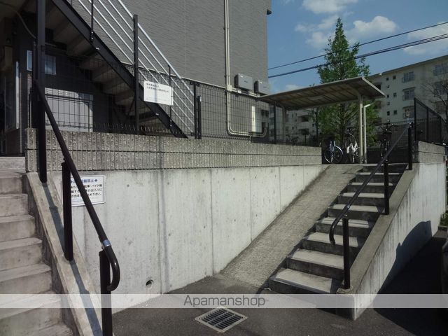 レオパレス星丘Bの玄関写真