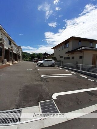 ＧＬＯＲＩＡ[1LDK/52.37m2]の駐車場