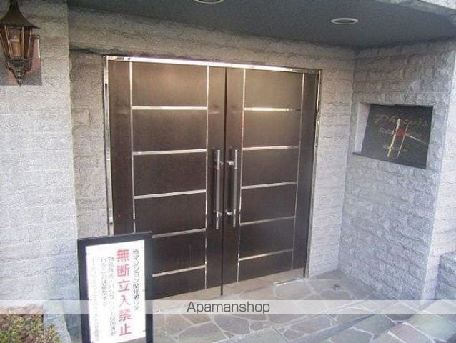 トーシンフェニックス高円寺クアトロの玄関写真