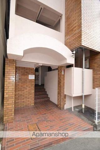 メゾン岡町の玄関写真