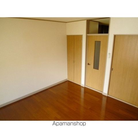 グローリアス川沿の内装写真