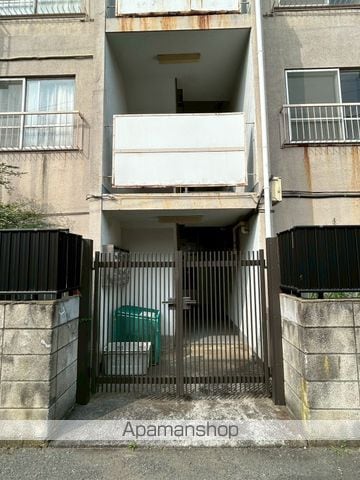 井上マンションの玄関写真