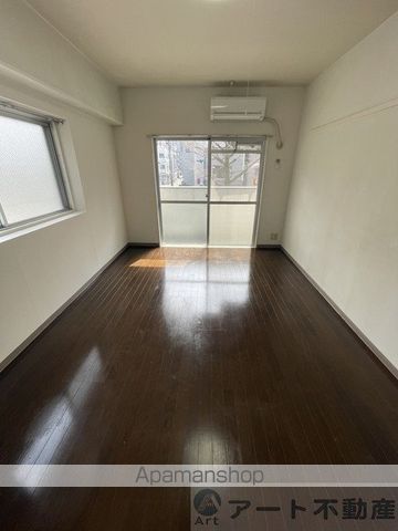 M&P−5の内装写真