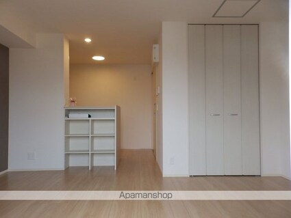 Ｄーｒｏｏｍトラベシア[1R/32.55m2]のリビング・居間