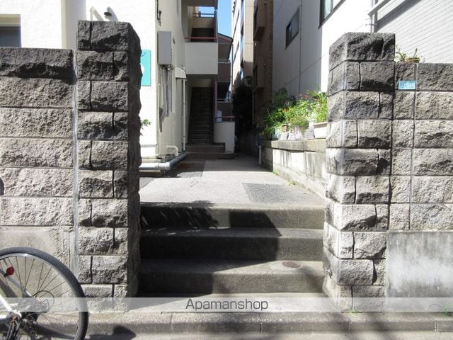 山秀マンションの玄関写真