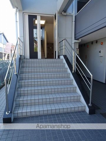 イーグルハイツ銀杏町の玄関写真