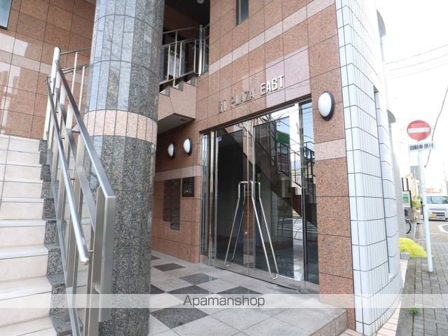 ST PLAZA EASTの玄関写真