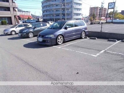 レオパレスヴィルヌーブ[1K/22.7m2]の駐車場2