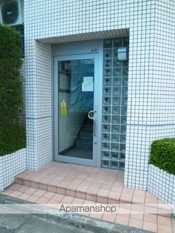シャンブル南浦和の玄関写真