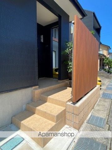 白新線 東新潟駅 徒歩87分 2階建 築30年の玄関写真