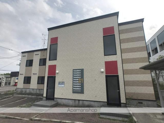 レオパレス921の外観写真