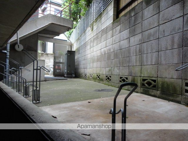 ロンスター三軒茶屋[1K/15.95m2]の共用部3