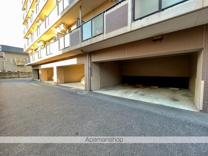 Ｒｏｏｍｓ　Ｏｏｊｉ[1K/25.75m2]の駐車場