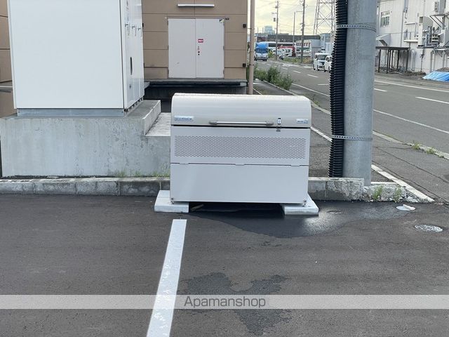 メニーズコート西宮の沢タウンD棟の外観写真