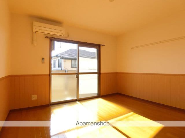 袋井市 3階建 築18年の内装写真
